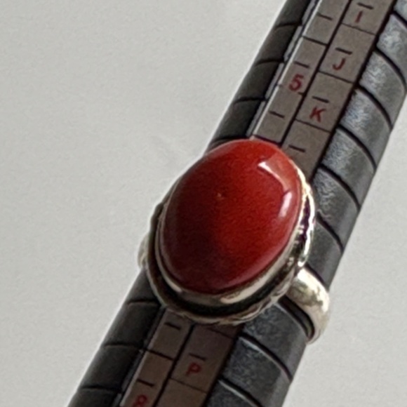 Elegant Red Stone Silver Ring - Picture 5 of 8
